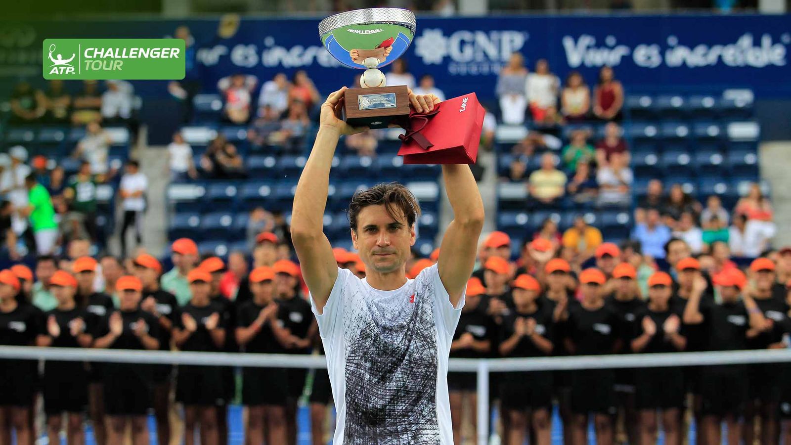 David Ferrer alça la copa de campió a Monterrey. (Autor: ATPTOUR)