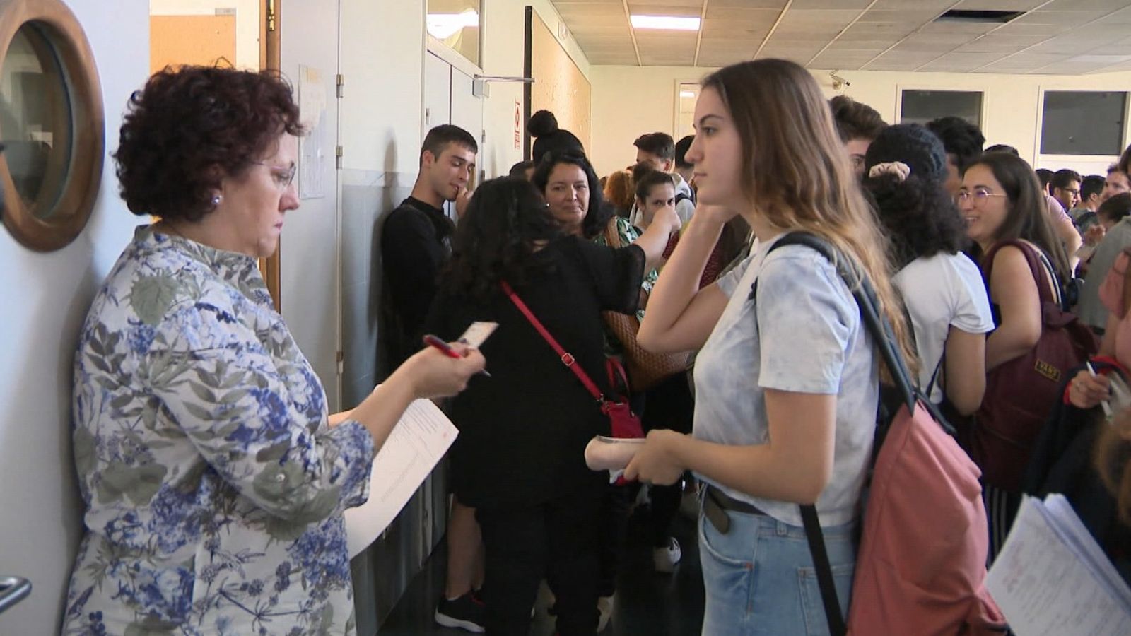 Una estudiant es presenta a les proves de les PAU