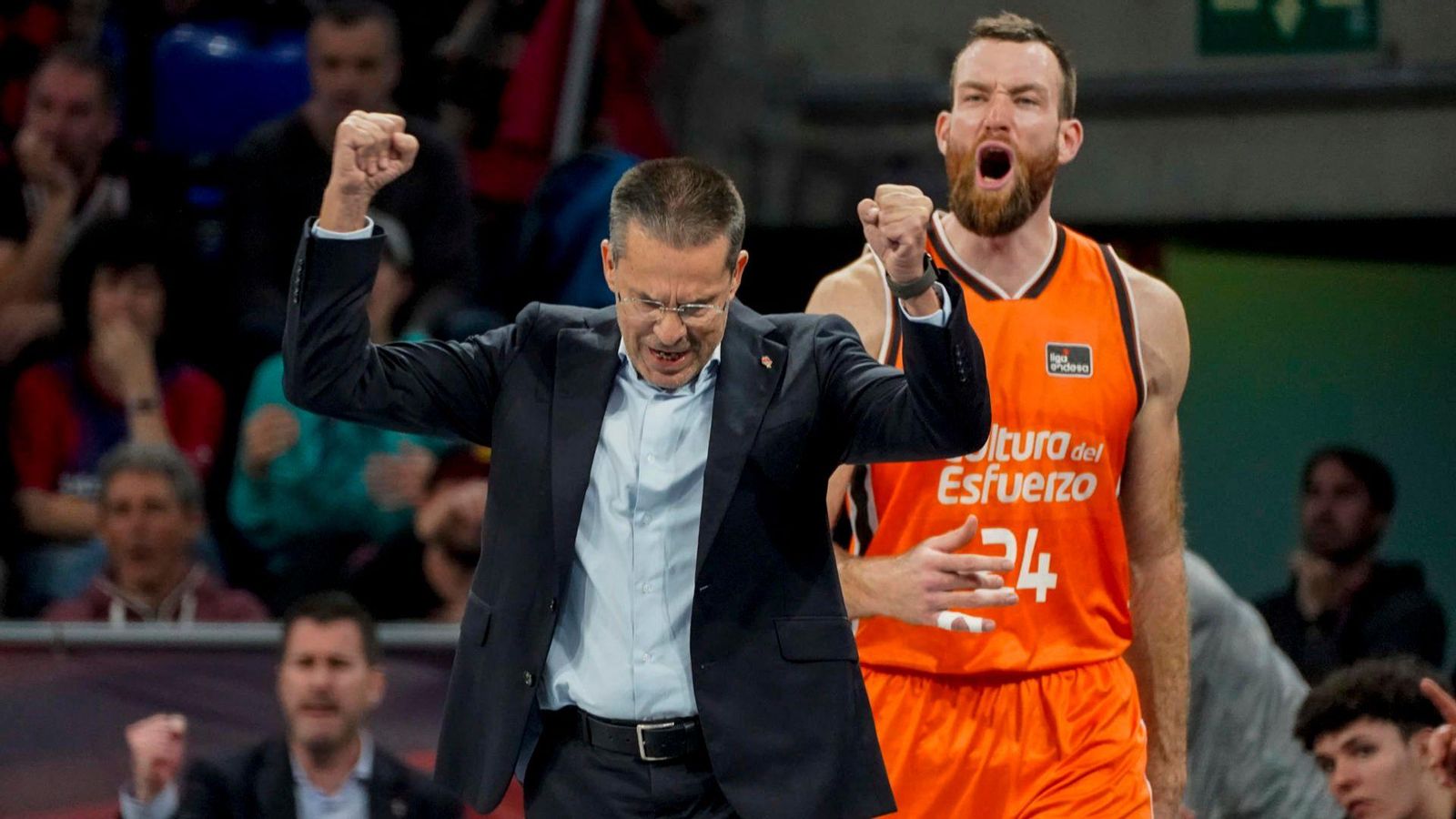 Pedro Martínez i Matt Costello celebren una acció