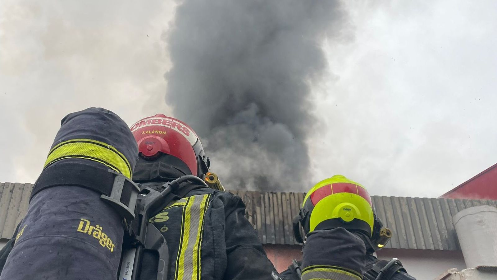 Incendi en una fàbrica de mobles de la Vall d'Uixó