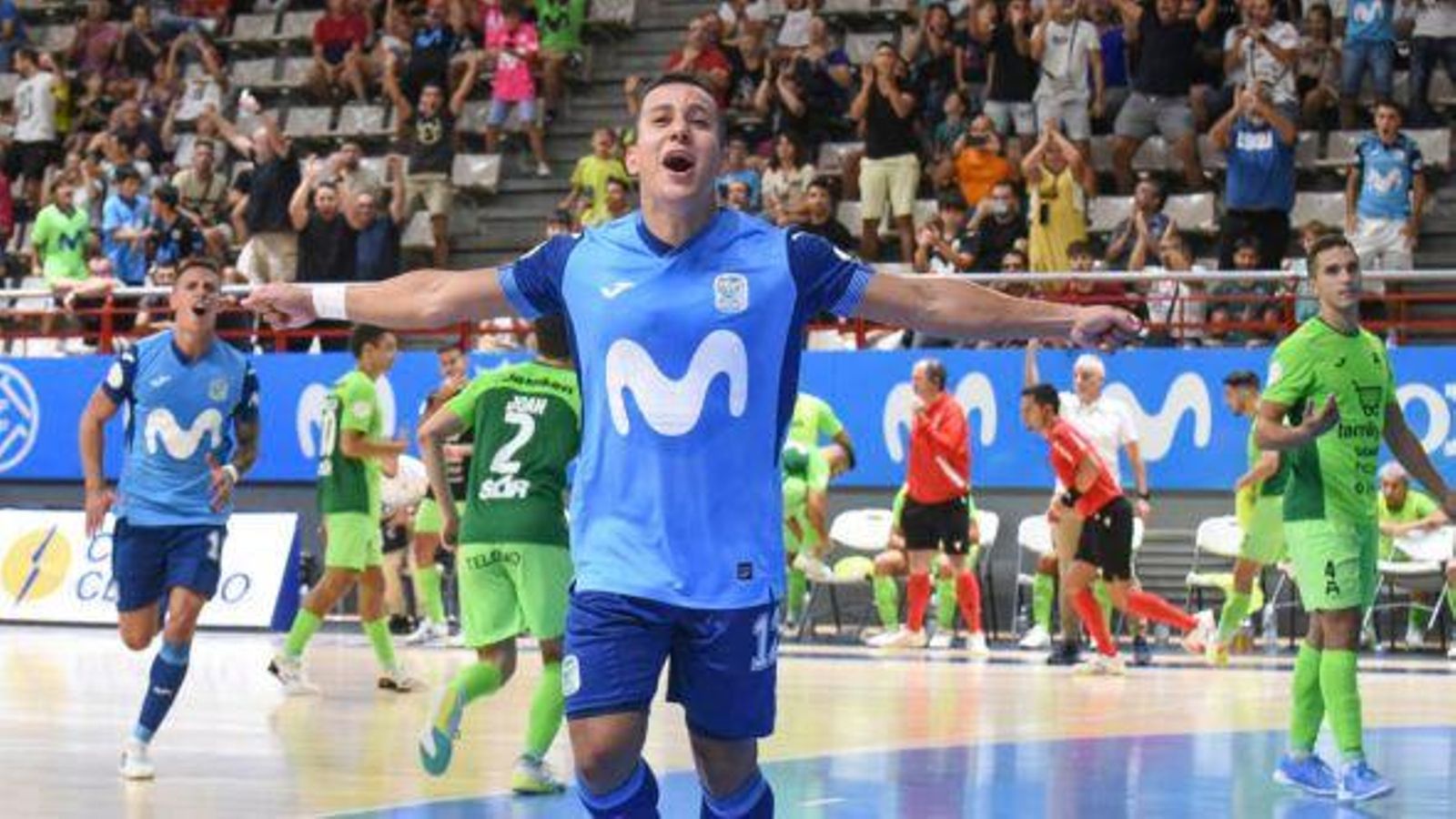 Un jugador madrileny celebra un dels gols