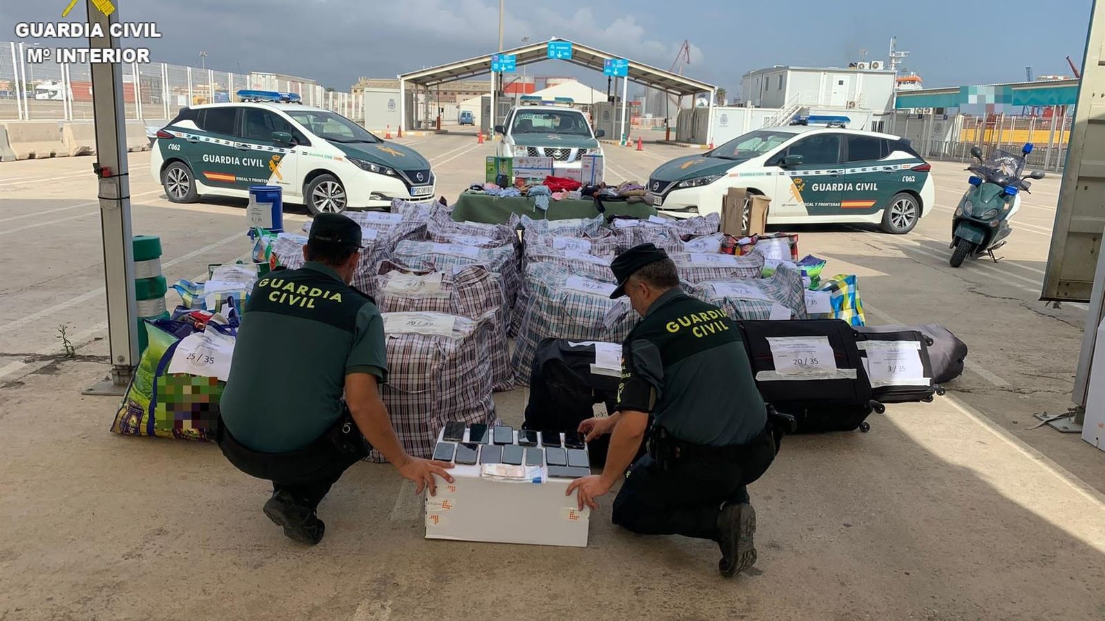 Embalums i telèfons mòbils confiscats per la Guàrdia Civil