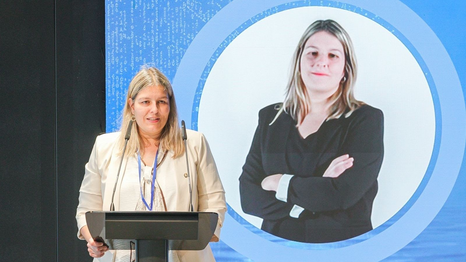Susana Bañuelos, degana i presidenta del Col·legi Oficial i Associació Valenciana d'Enginyers Tècnicos de Telecomunicació, en la presentació de la jornada