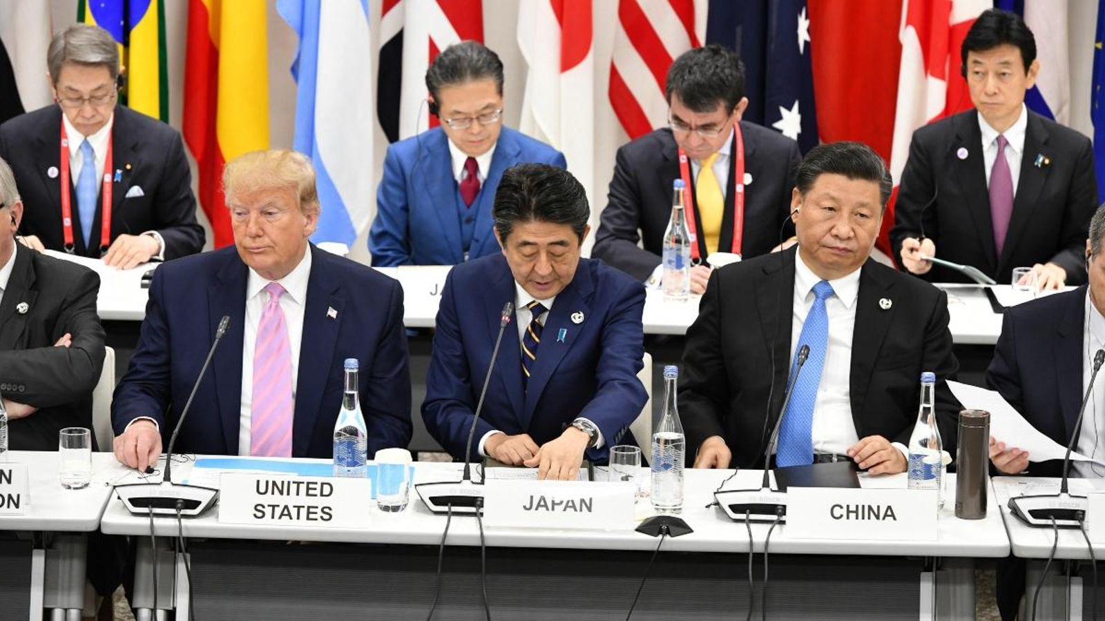 El president dels EUA, Donald Trump, el primer ministre nipó Shinzo Abe i el president xinés Xi Jinping a la sessió plenària de la cimera del G20