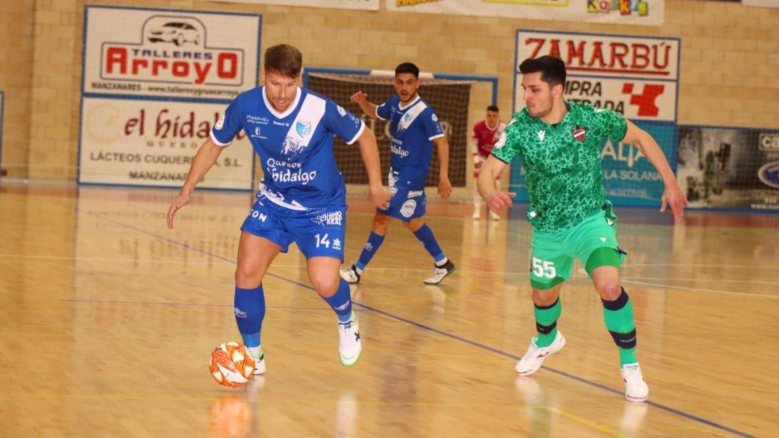 Antoniazzi, en una acció del partit