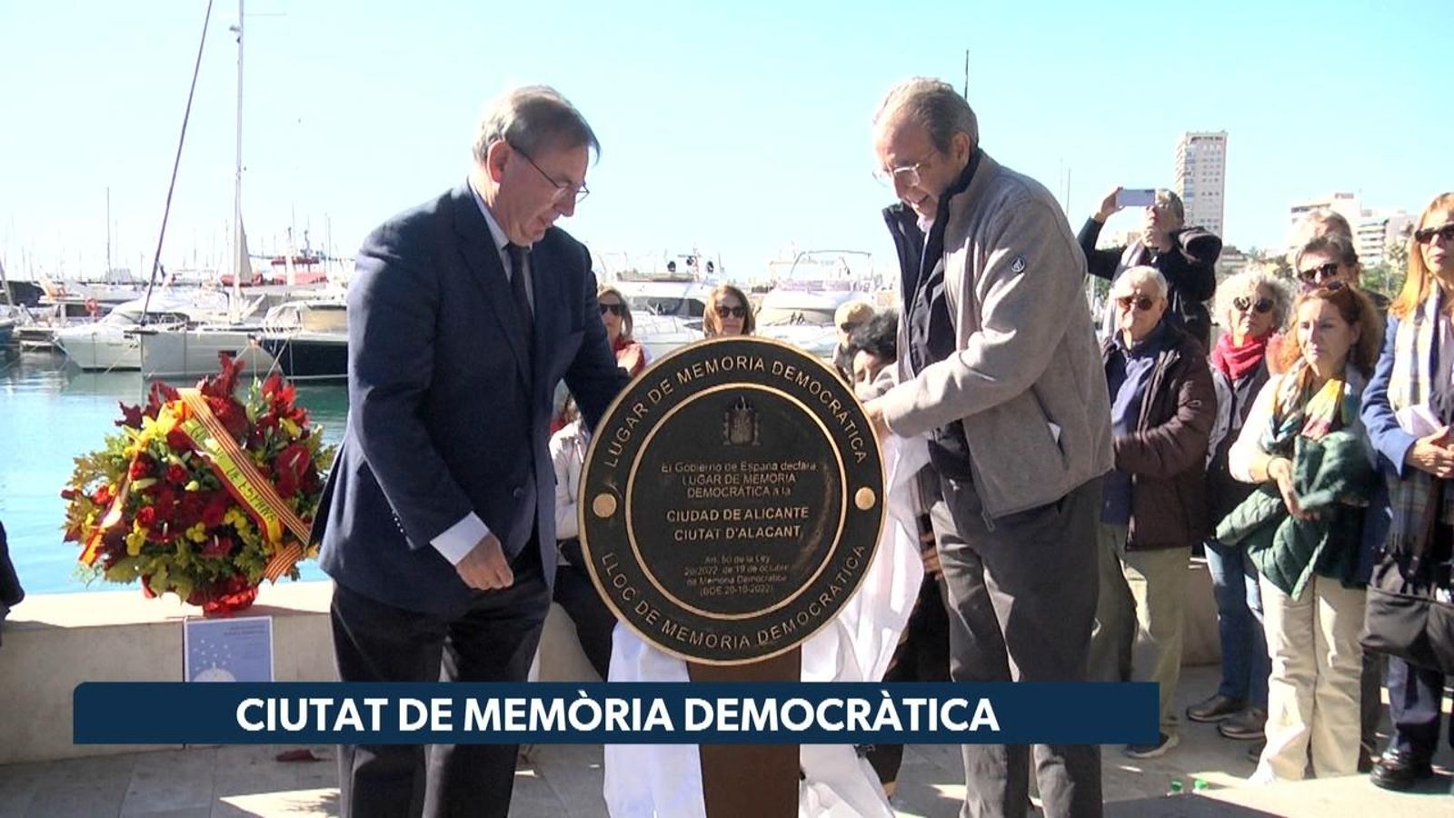 Acte d'homenatge al port d'Alacant, a pocs metres del bust del capità de l'Stanbrook