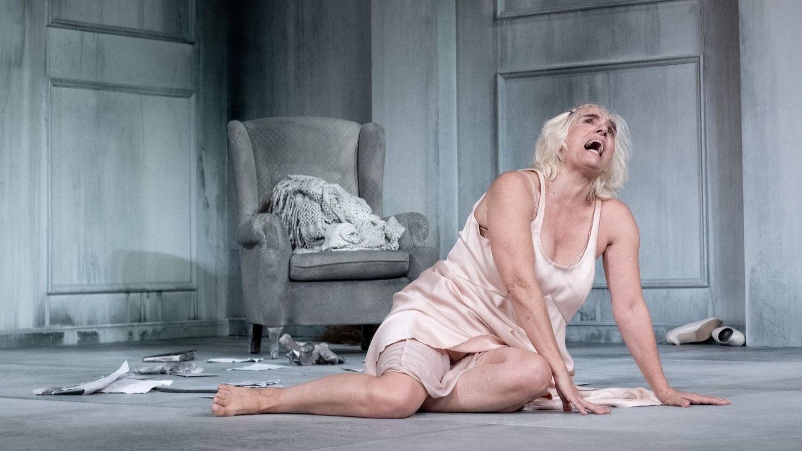 Anabel Alonso encarna 'La dona trencada' de Simone de Beauvoir a l’Olympia de València