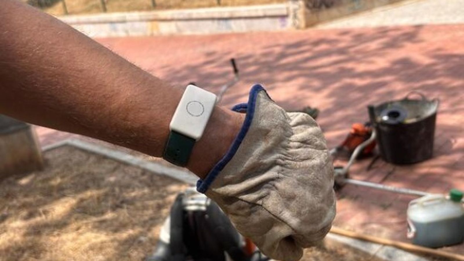 Imatge d'una de les polseres que alerten dels colps de calor