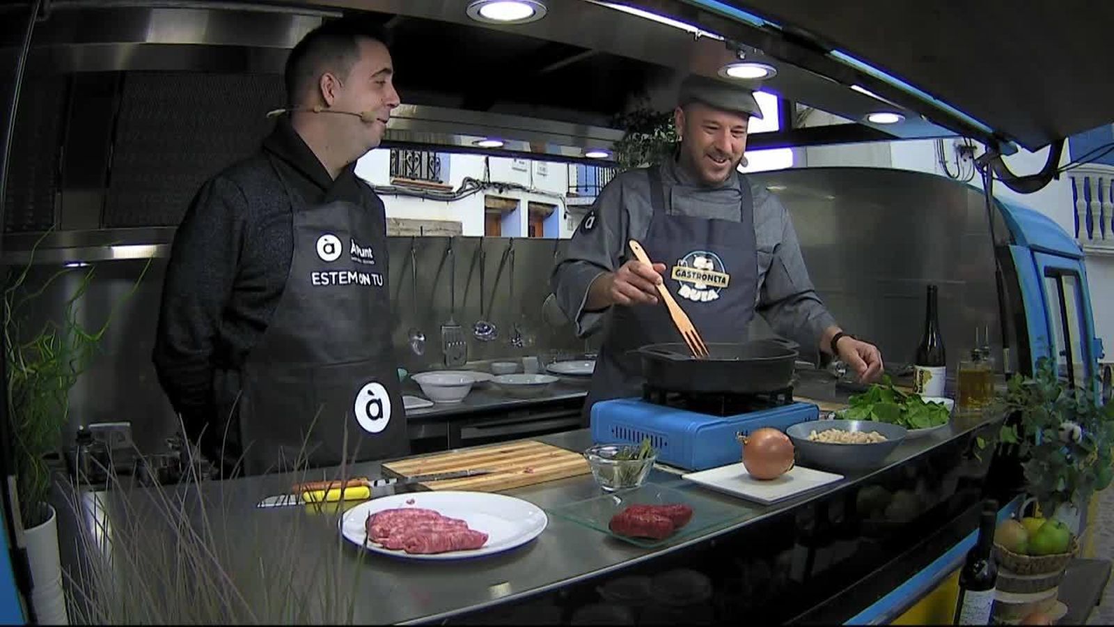 Aín: embotits de ceba al vi blanc