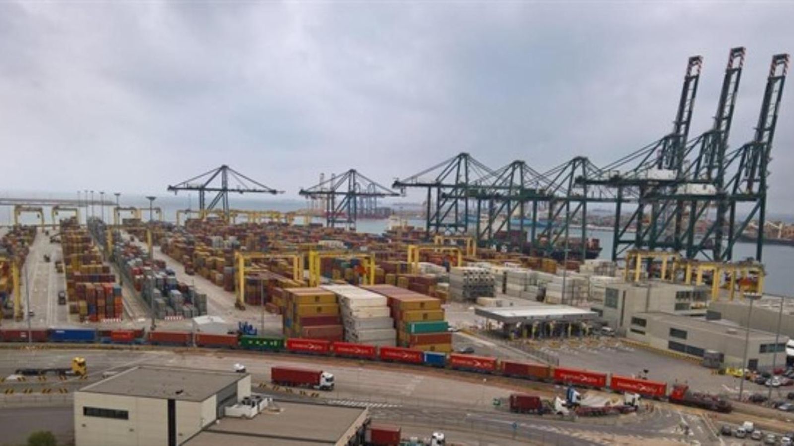 Els detinguts intentaven traure del port de València la cocaïna en camions.