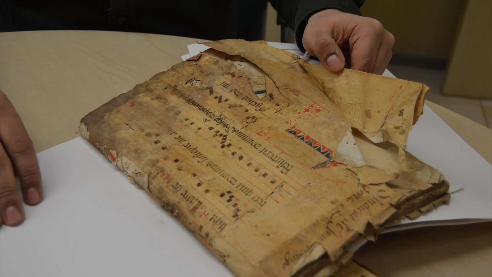 Un dels pergamins medievals descoberts a l'Arxiu Municipal de Vila-real