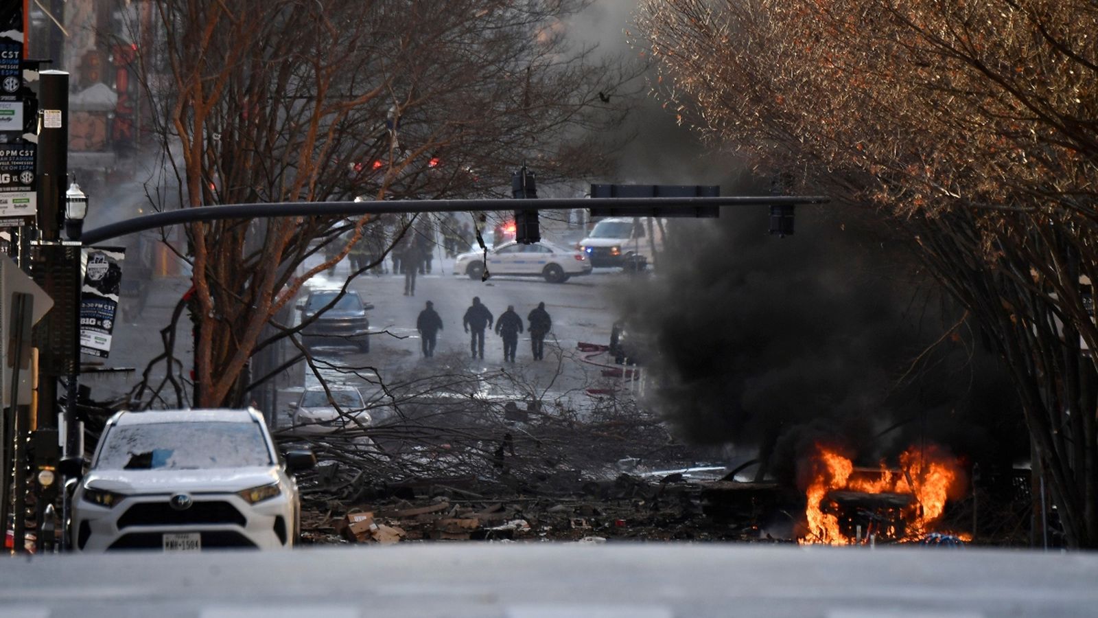 Un vehicle es crema prop del lloc de l'explosió al centre de Nashville