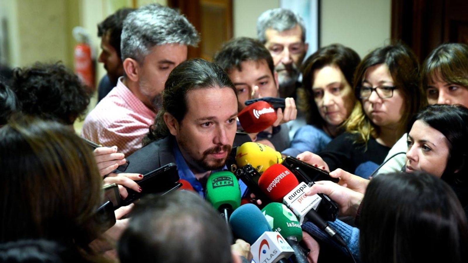 Pablo Iglesias atenent als mitjans de comunicació