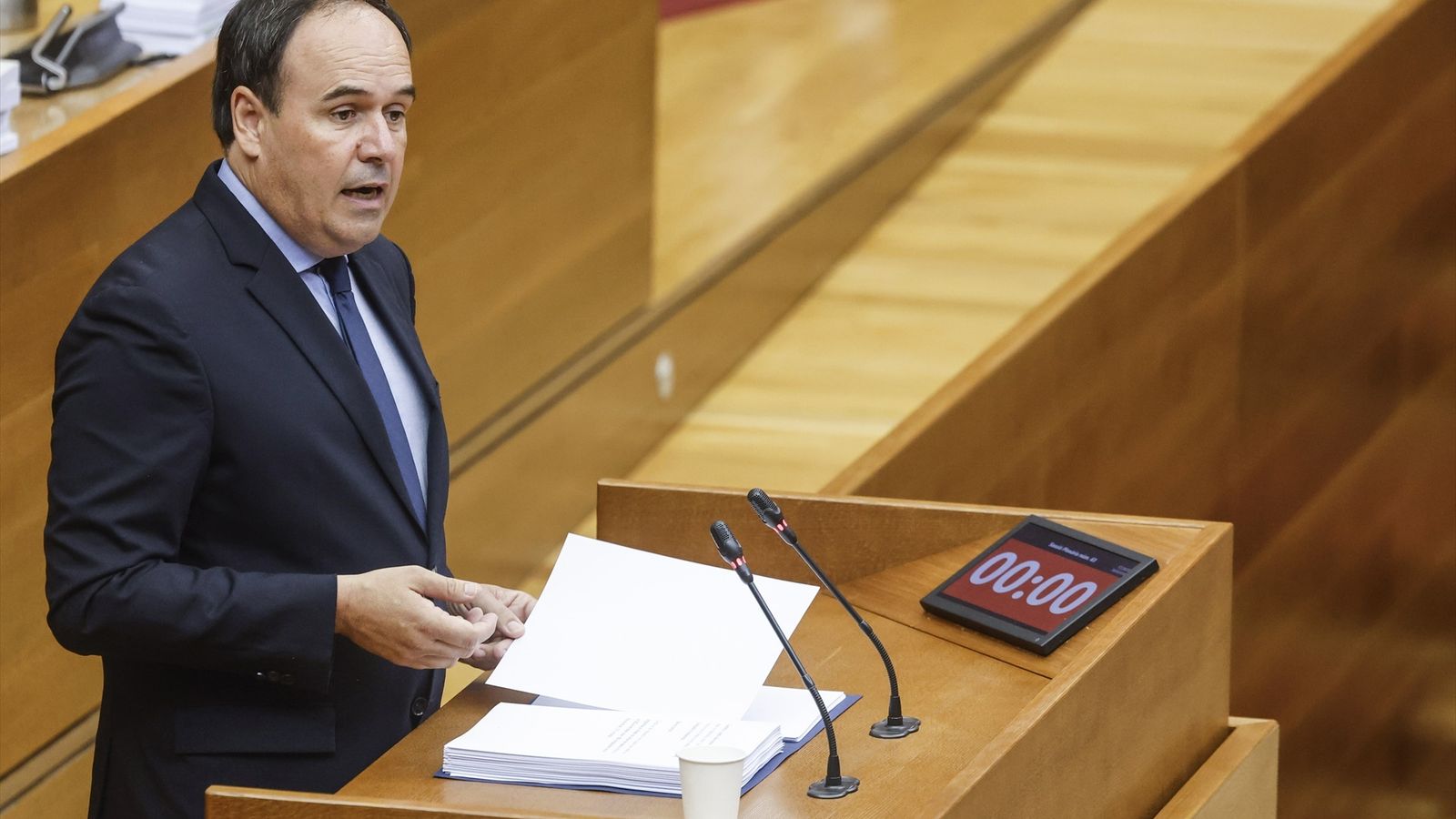 El president de la Generalitat, Juanfran Pérez Llorca, intervé en el debat de política general