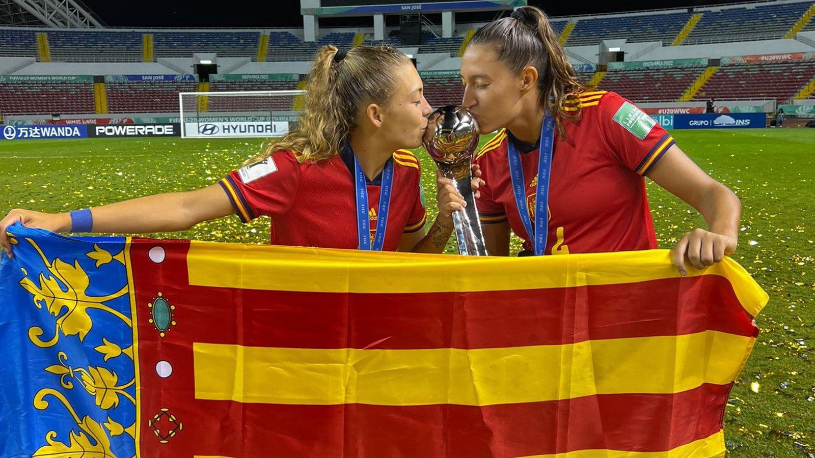 Asun Martínez i Fiama Benitez besen el títol del Mundial