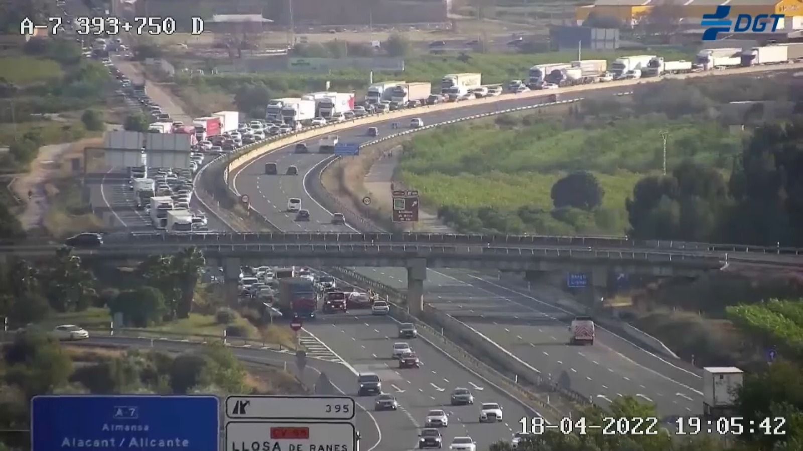 Imatge de l'A-7 al pas per la Llosa de Ranes en direcció a València, on han col·lisionat sis vehicles