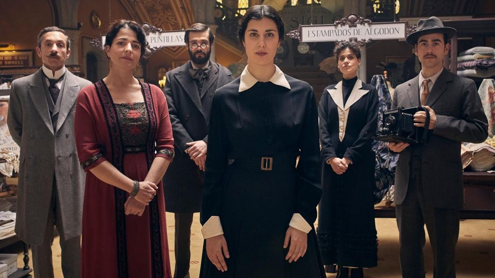 La dona del segle és una pel·lícula sobre l'eclosió del feminisme i se situa a la Barcelona del 1919.