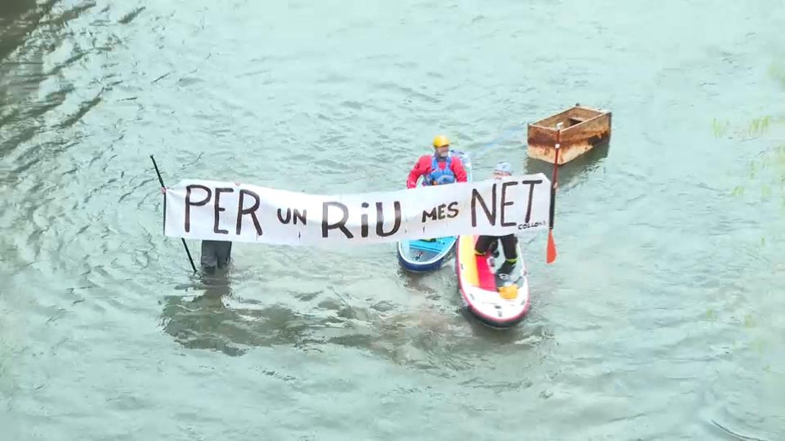Pancarta reivindicativa de la concentració, al Xúquer Pancarta reivindicativa de la concentració al riu Xúquer