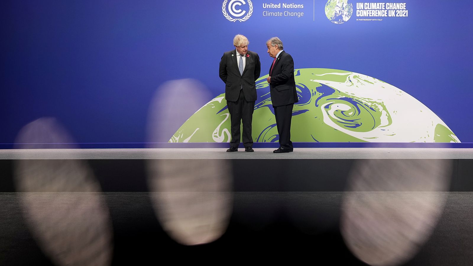 El primer ministre britànic, Boris Johnson, i el secretari general de l'ONU, Antonio Guterres, conversen aquest dilluns