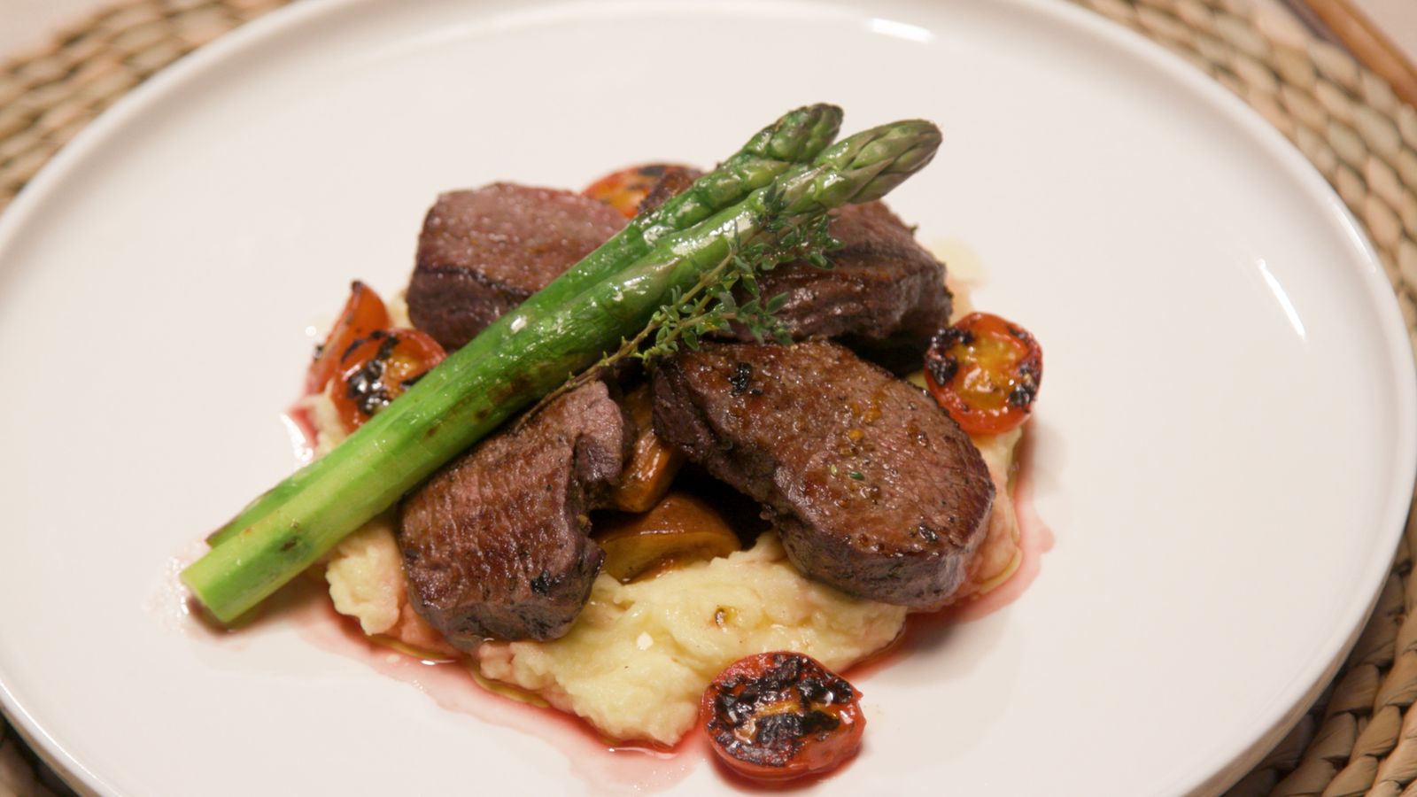 Llom de cérvol en salsa de bolets