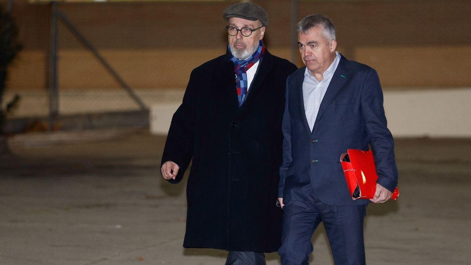 Santos Cerdán, amb el seu advocat, Jacobo Teijelo, en eixir del centre penitenciari