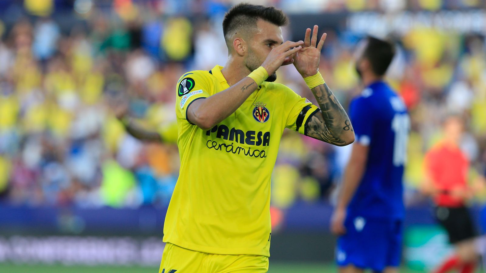 Baena celebra un dels gols al Lech Poznan