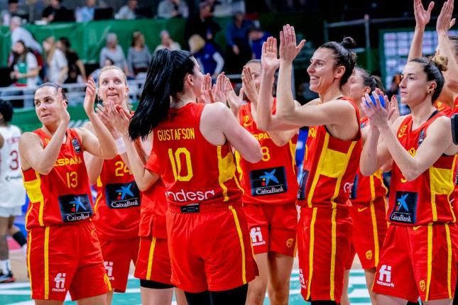 Quatre jugadores del València Basket estan amb la selecció: Cristina Ouviña, Queralt Casas, Alba Torrens i Raquel Carrera Quatre jugadores del València Basket estan amb la selecció: Cristina Ouviña, Queralt Casas, Alba Torrens i Raquel Carrera