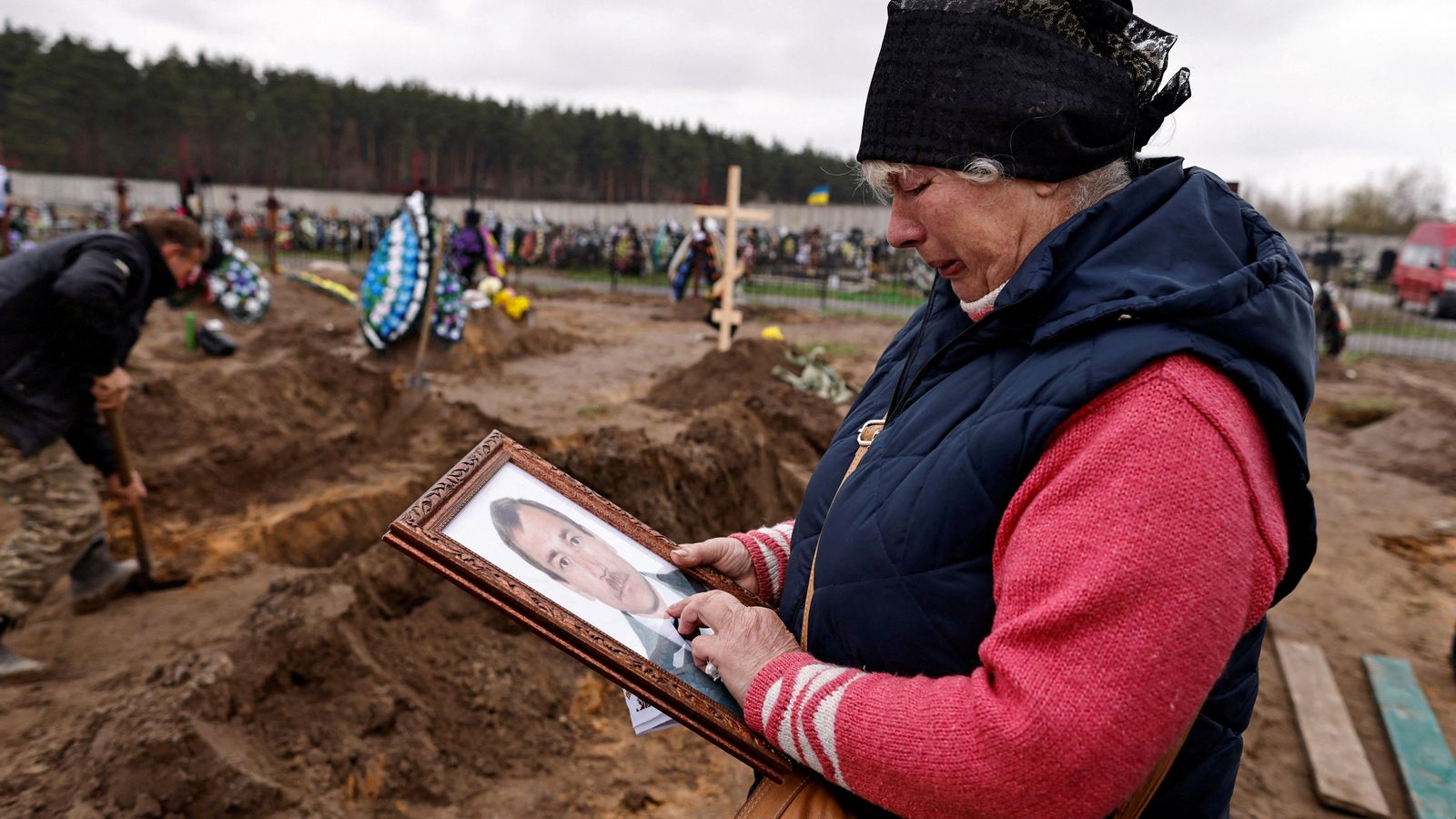 Una dona ucraïnesa plora la mort del marit