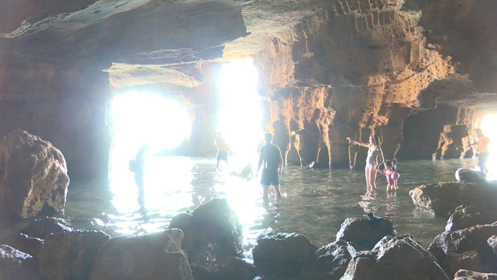 La saturació de turistes està fent malbé la Cova Tallada.