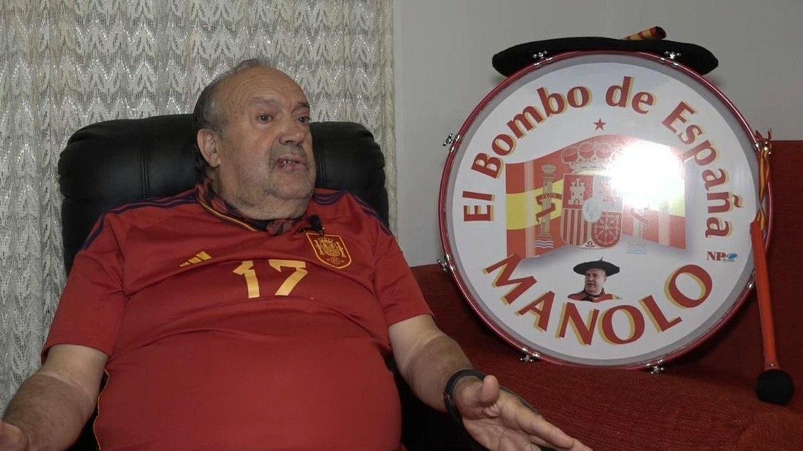 Manolo 'el del Bombo' en una entrevista amb À Punt