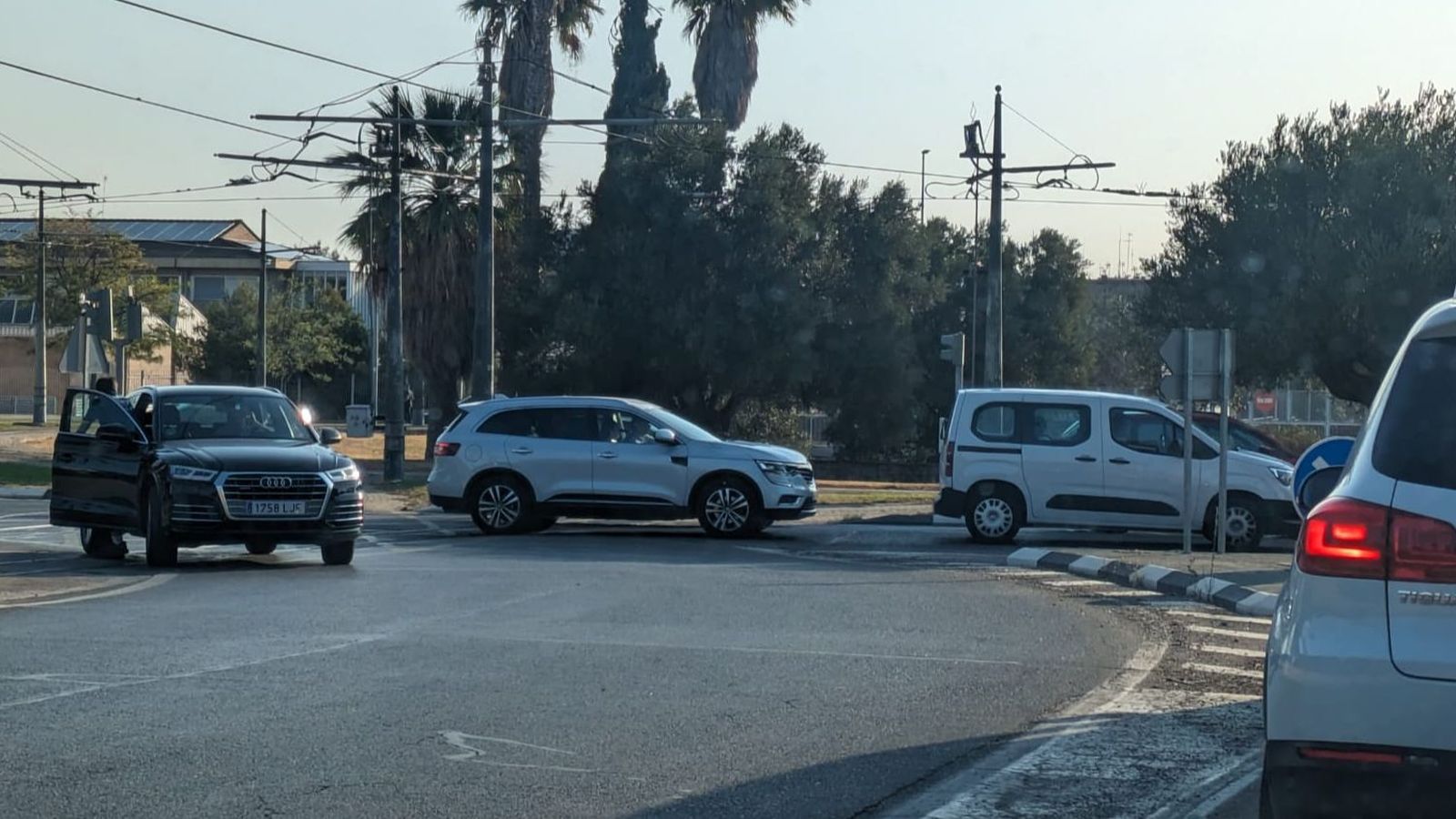 Una de les redones pròximes al campus de Burjassot de la Universitat de València este dimecres al matí