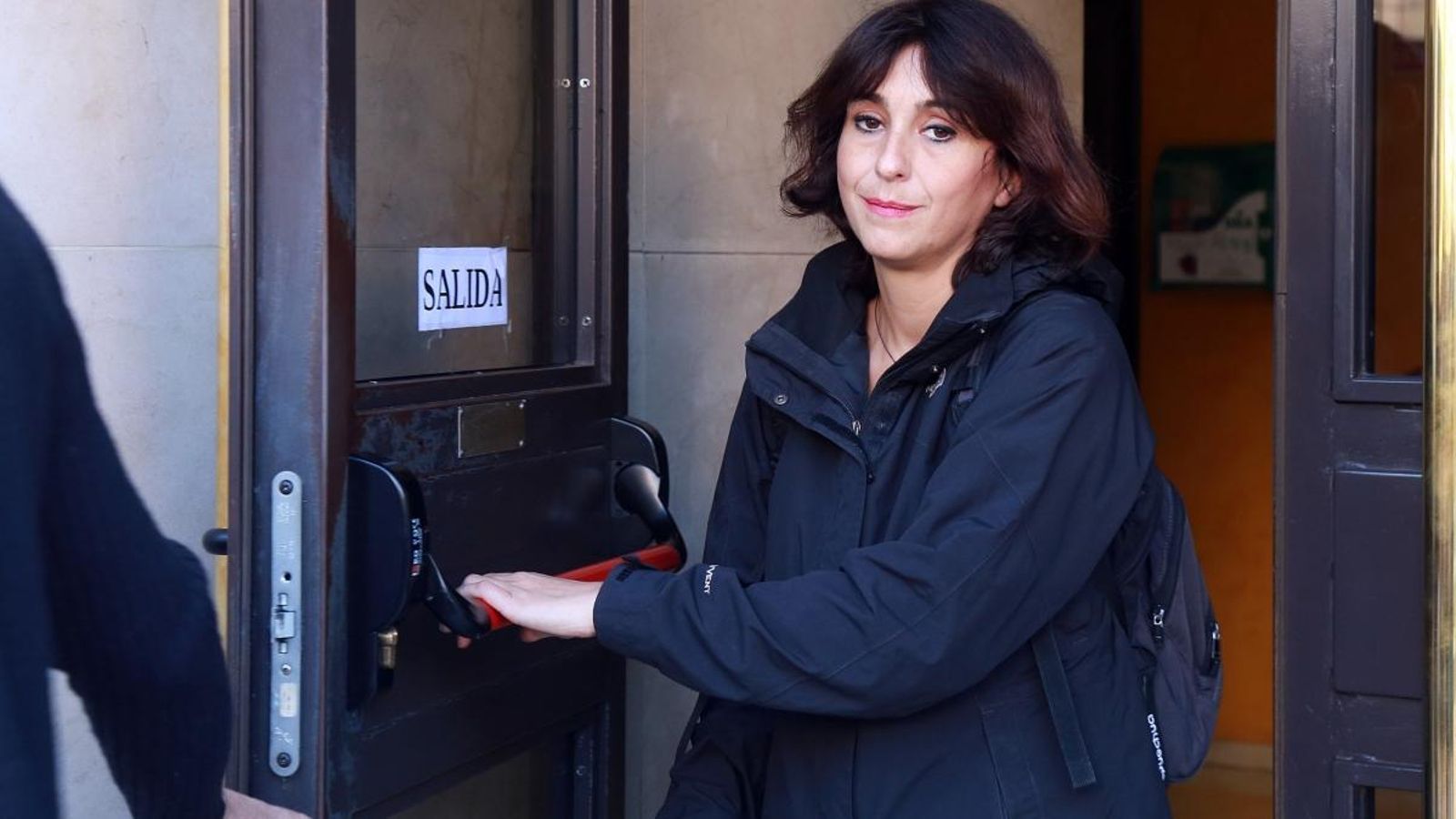 Juana Rivas a les portes del jutjat penal 1 de Granada