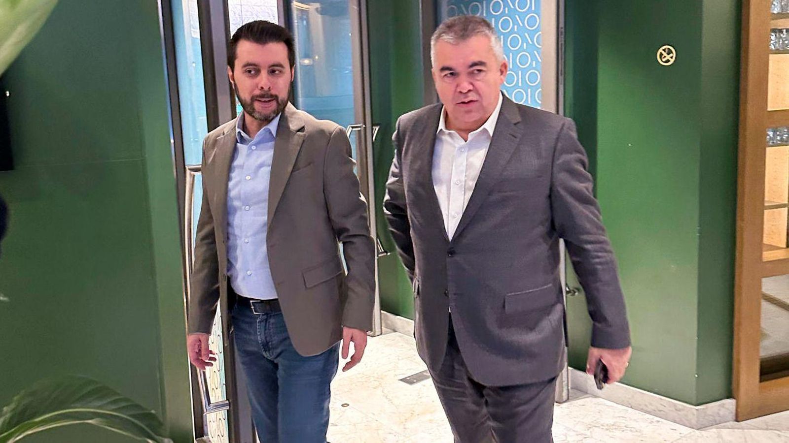 El número tres del PSOE, Santos Cerdán (dreta), aquest dijous a Brussel·les