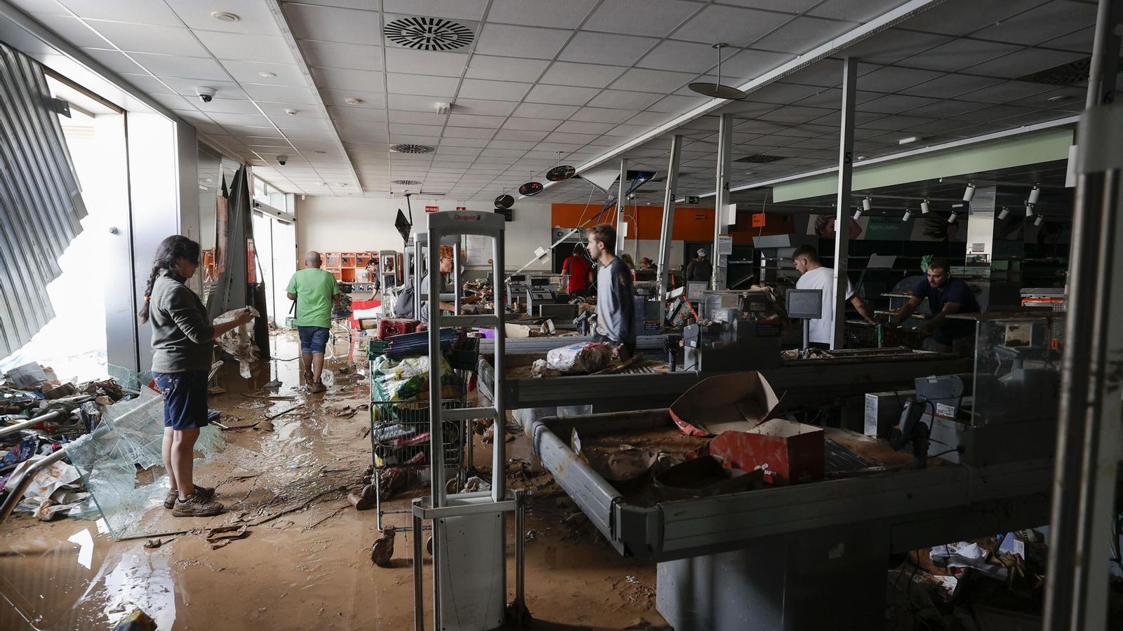 Una tenda de Paiporta, totalment destrossada