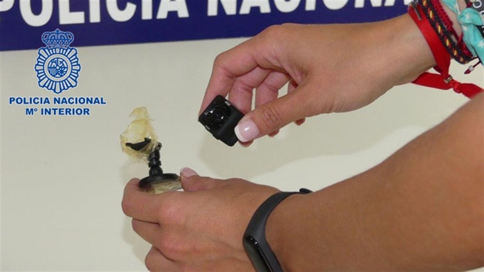 Detenen un home per col·locar una càmera oculta en un bany de dones de la UPV