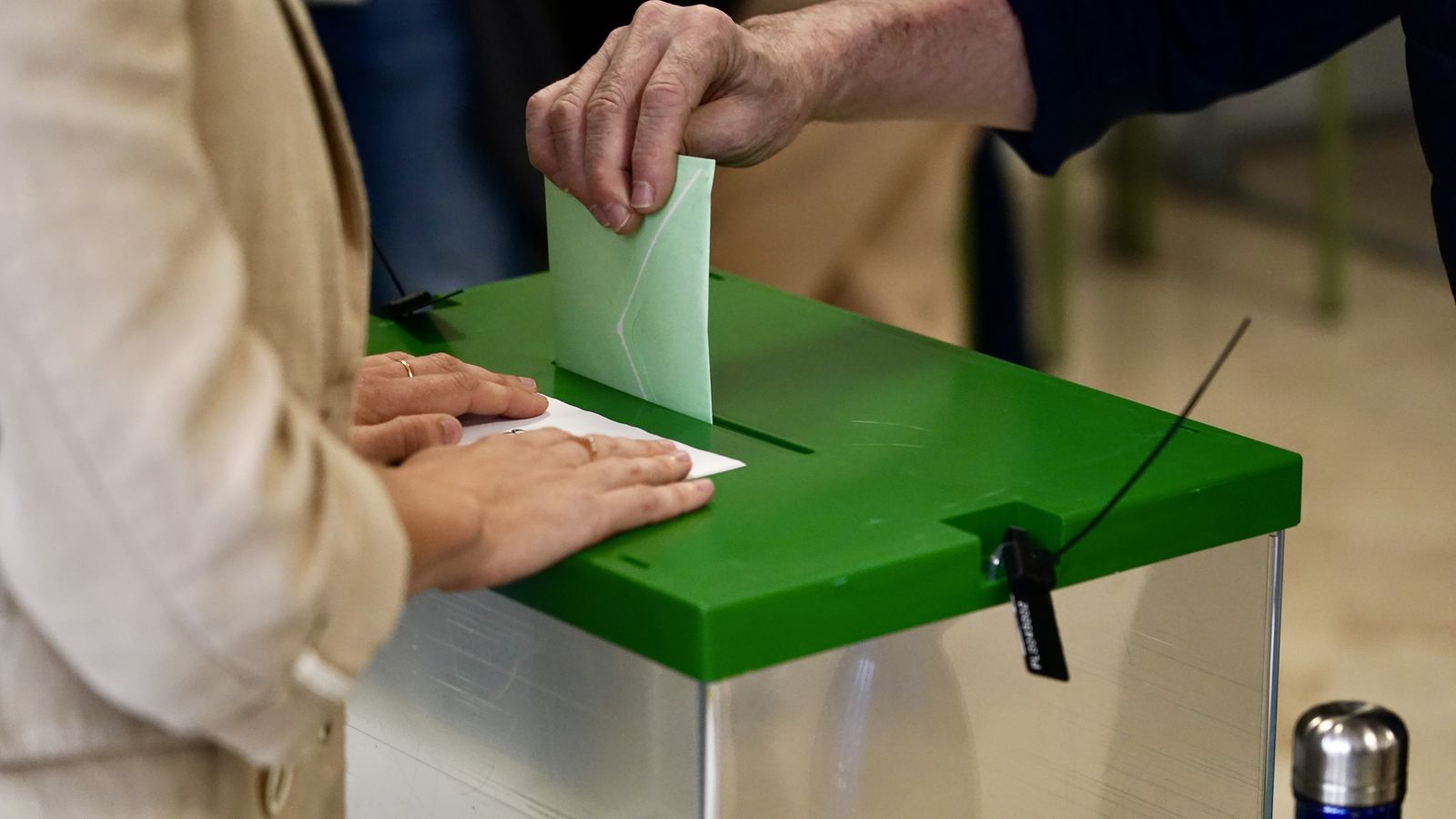 Imatge de la jornada electoral a Andalusia, este 17 de maig del 2026, a Màlaga.