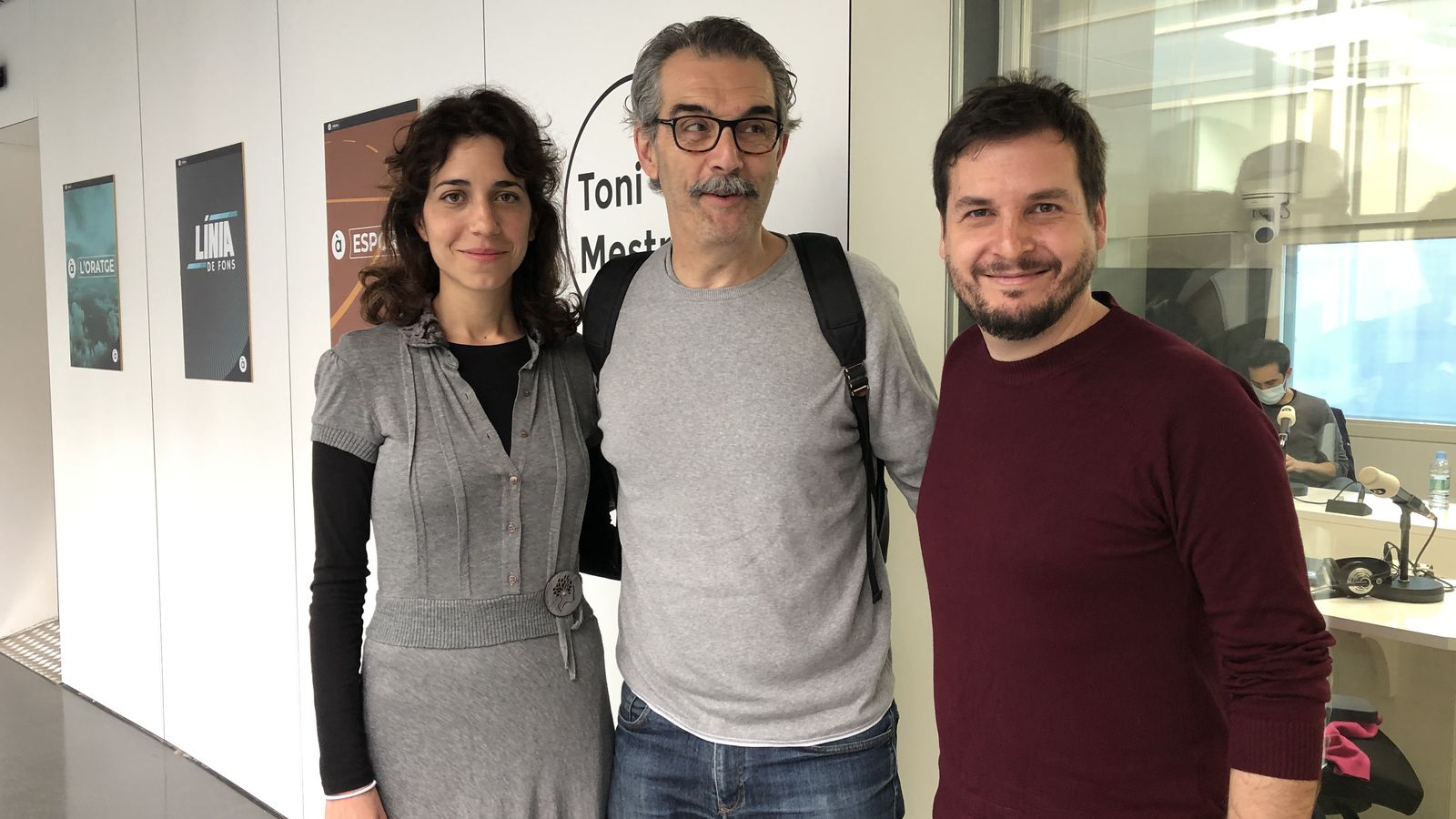 Pau Alabajos (dreta) amb l’actriu Lara Salvador i l’actor Alfred Picó (centre)