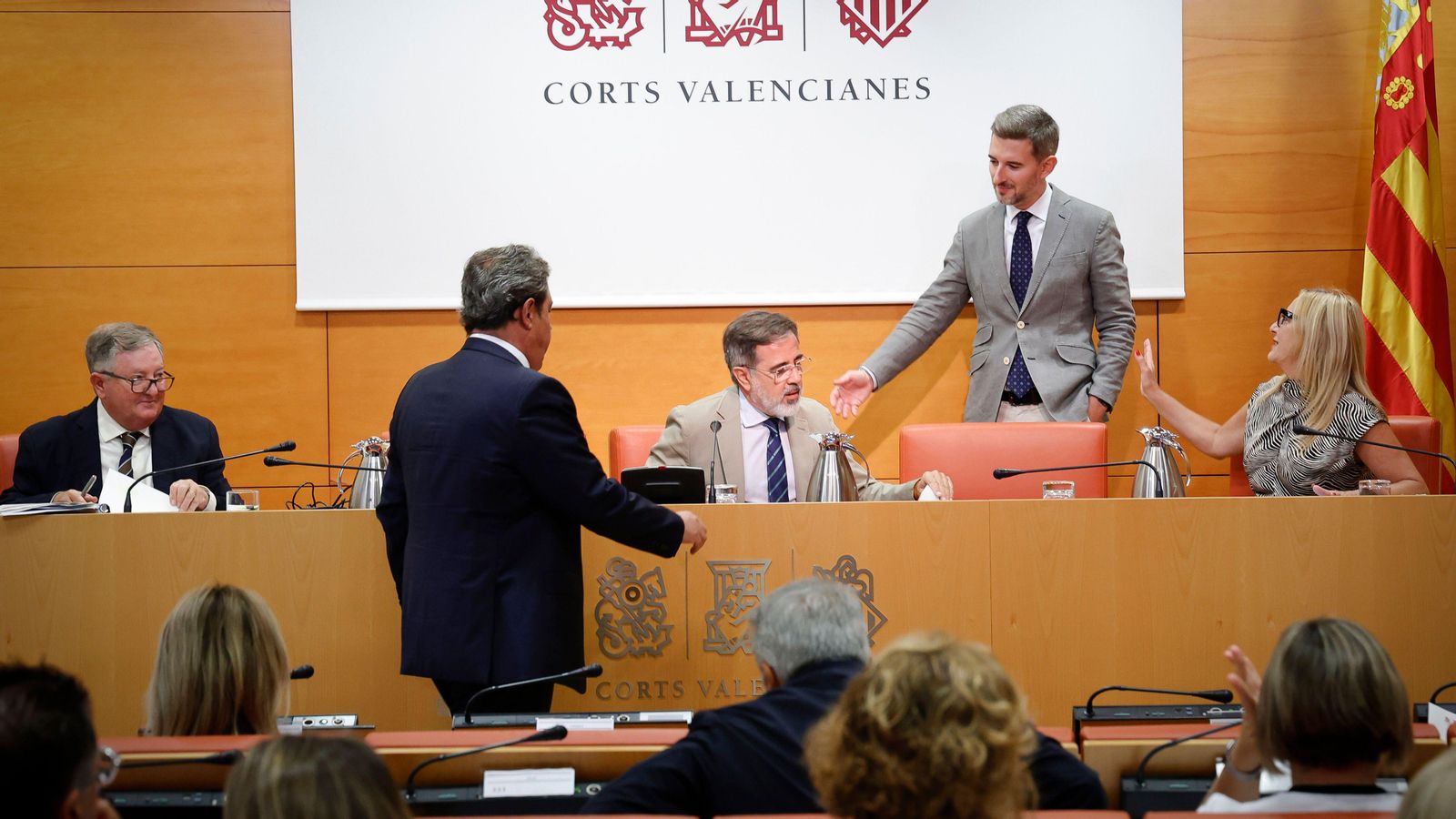 Reunió de la diputació permanent en les Corts, este dijous