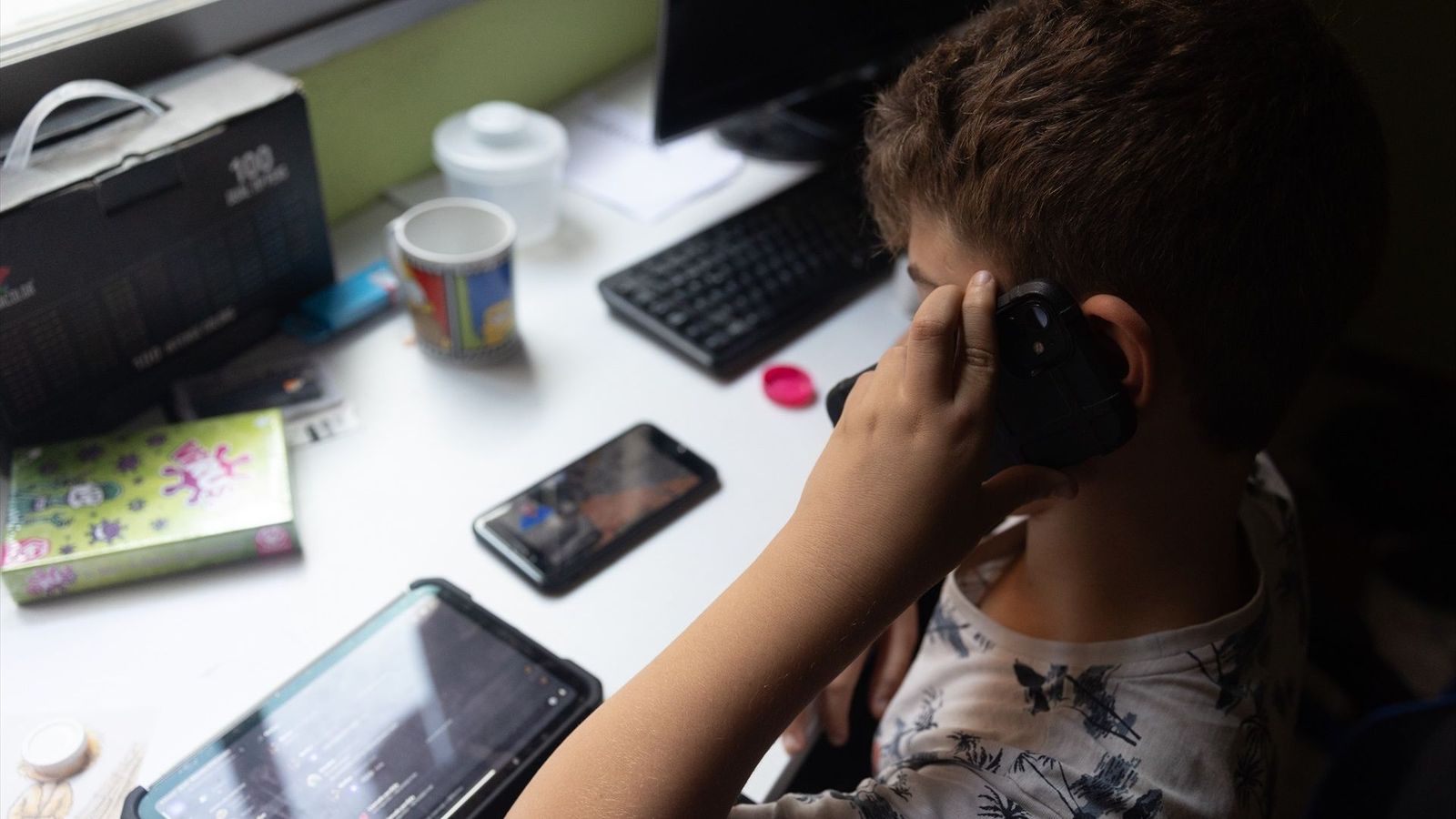 Creix l'addicció a les pantalles a l'estiu