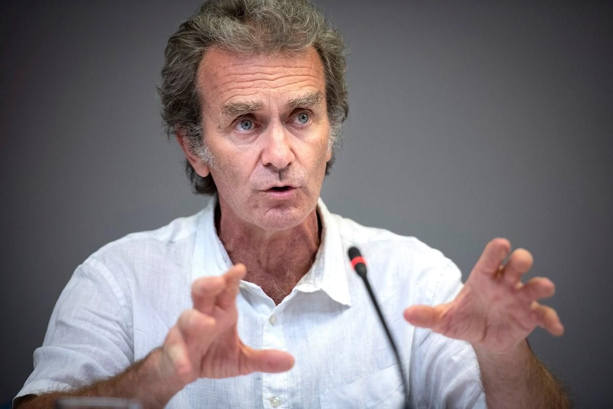 El director del Centre Epidemiològic, Fernando Simón, durant la roda de premsa d'aquest dilluns El director del Centre Epidemiològic Fernando Simón durant la roda de premsa d'aquest dilluns