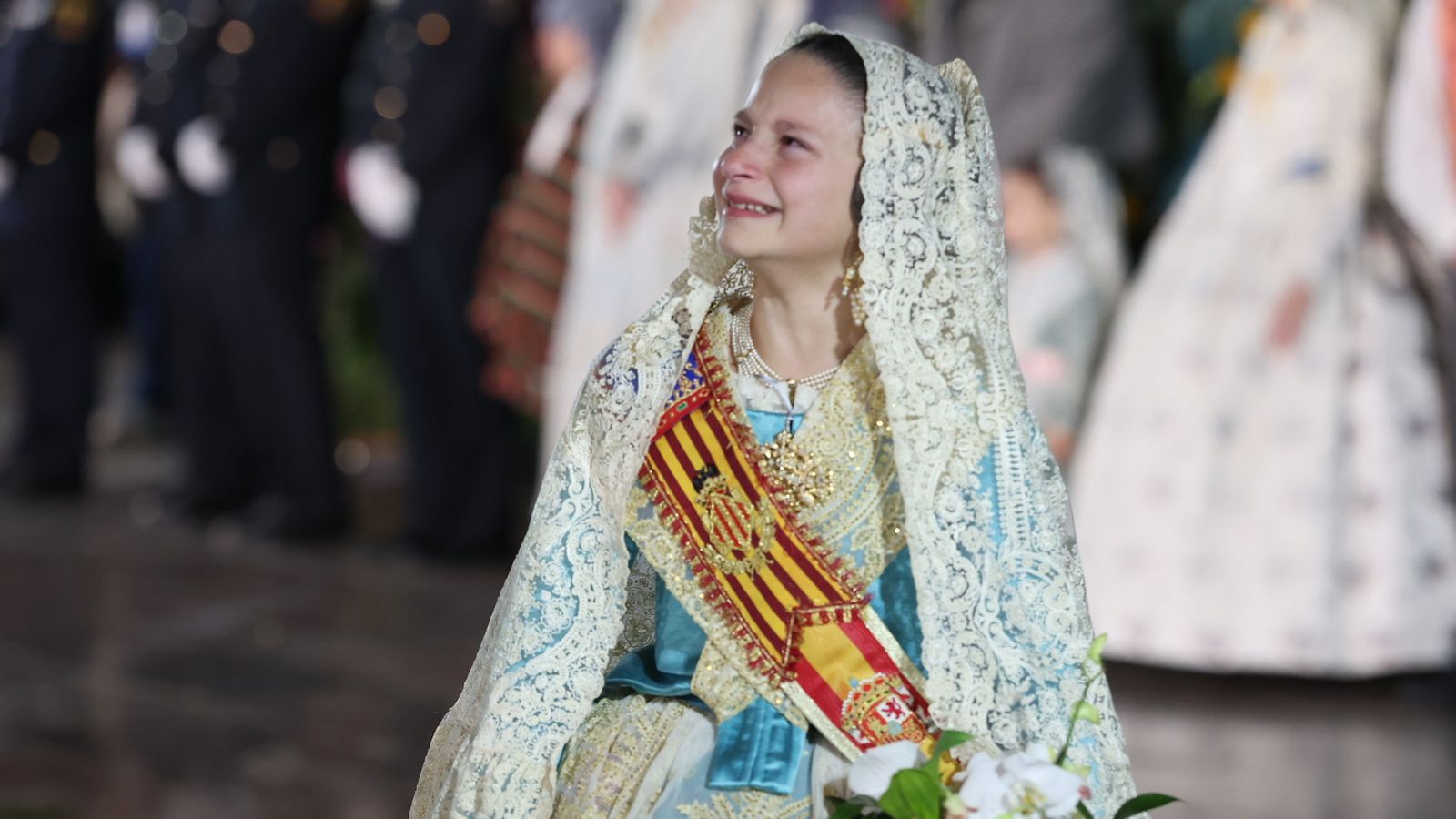 Marta Mercader, fallera major infantil de València 2026, ofrena el ram a la Mare de Déu