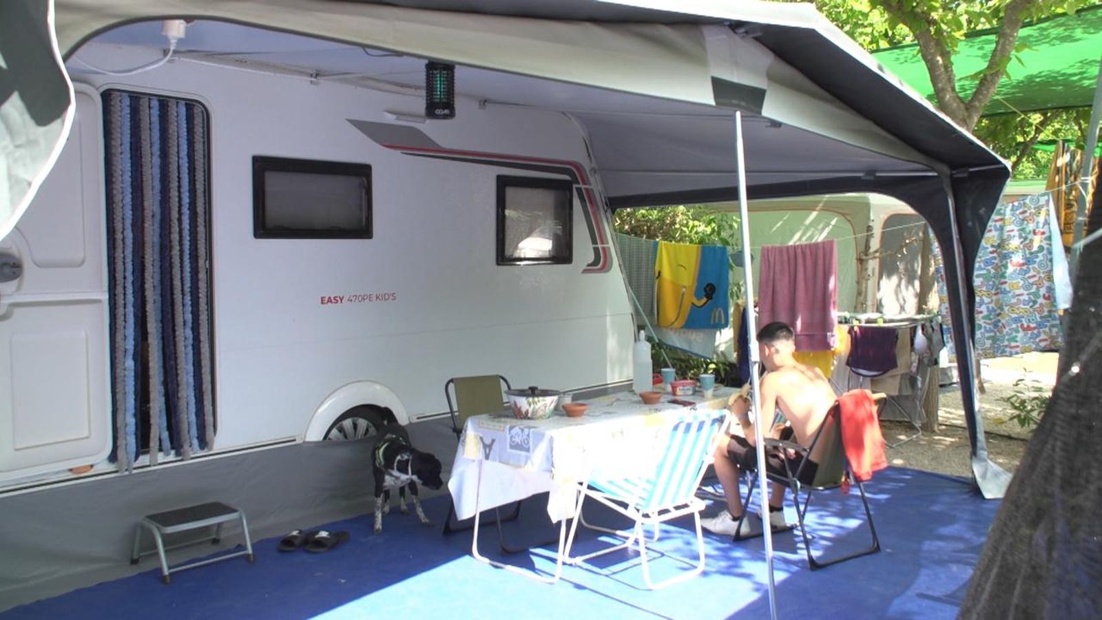 Una caravana en un càmping d'Elx