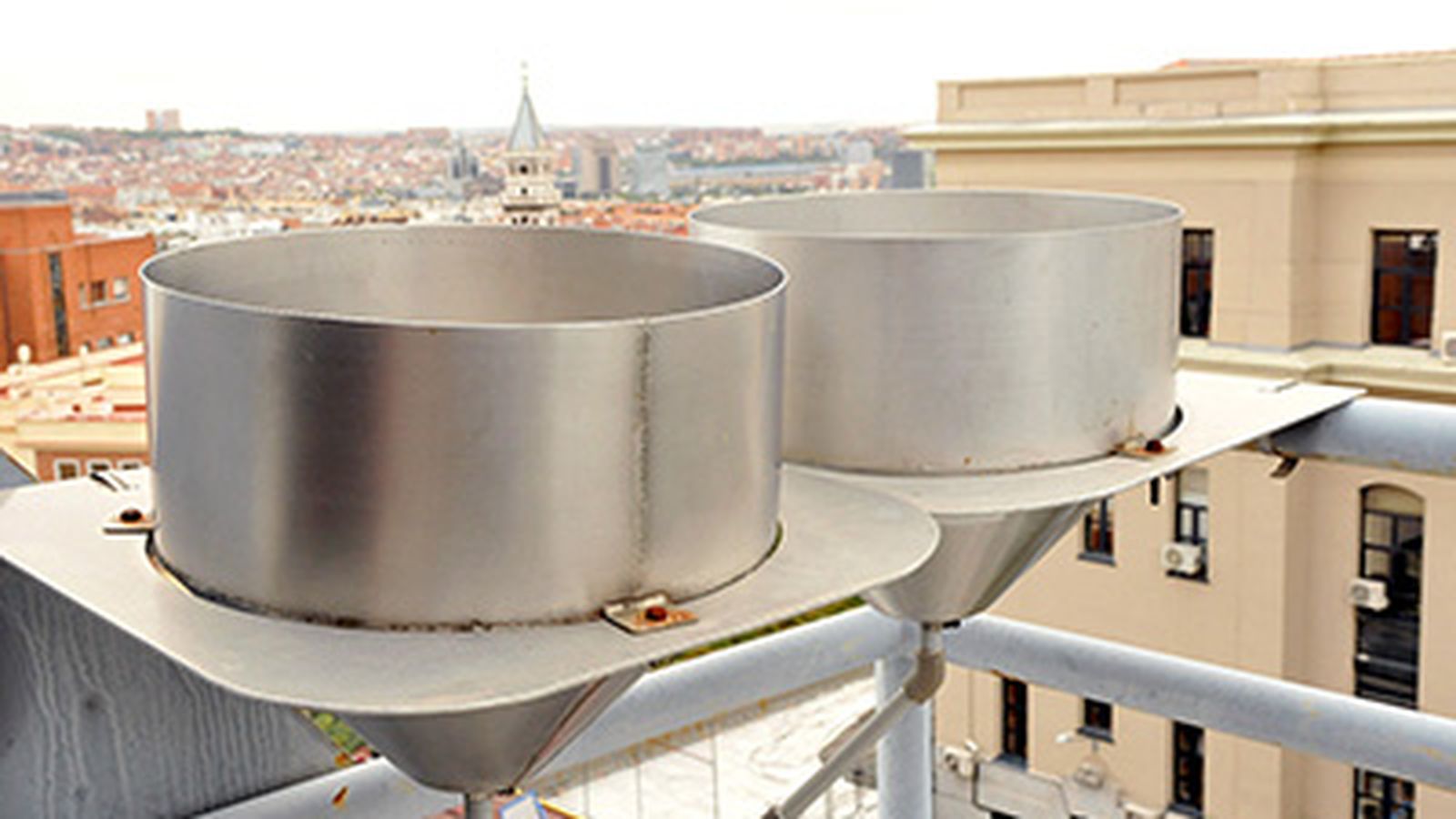 Diversos observatoris d'AEMET col·laboren amb el CEDEX i hi envien part de l'aigua recollida pels seus pluviòmetres