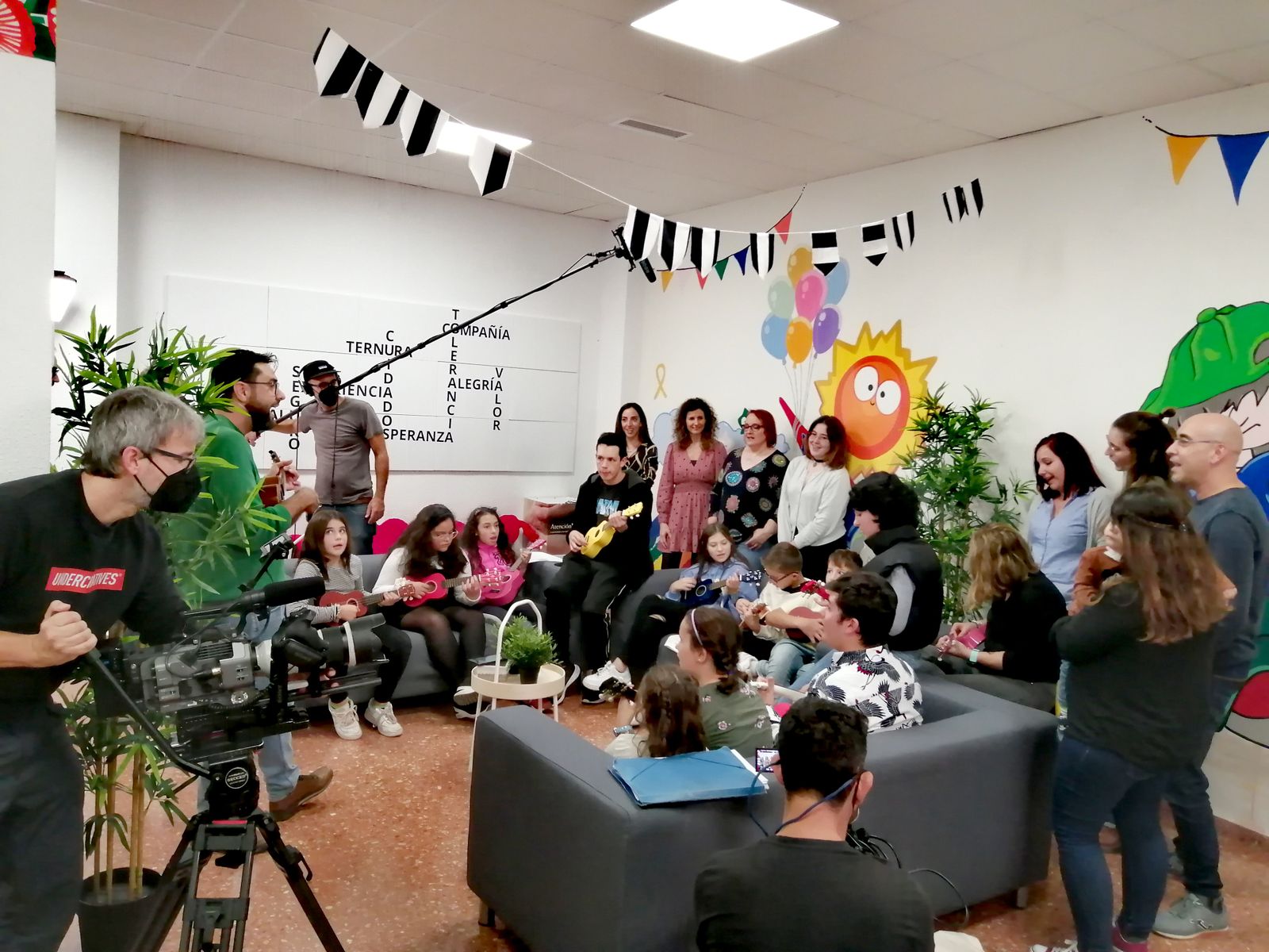 El programa de Pere Aznar tractarà d'ajudar amb humor els afectats i familiars.