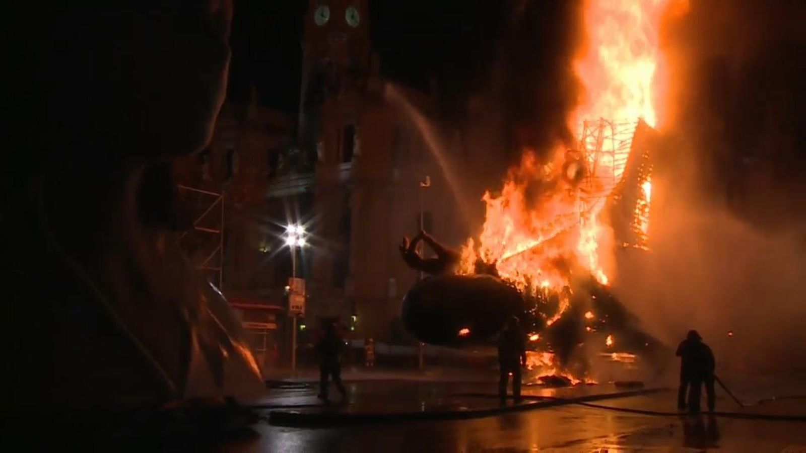 17.03.2020 | Cremà de la falla municipal de València