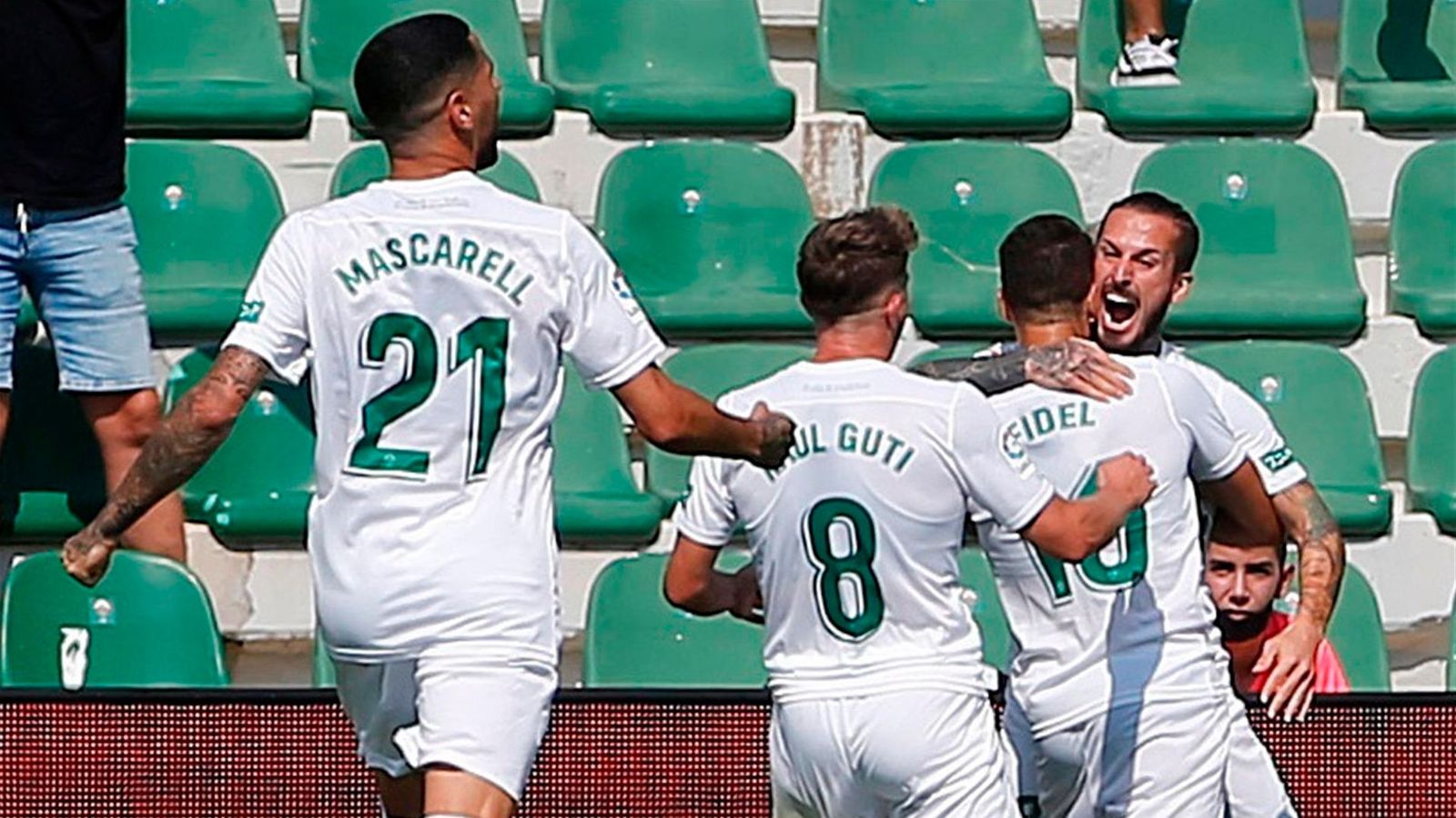 Benedetto celebra el gol amb els companys