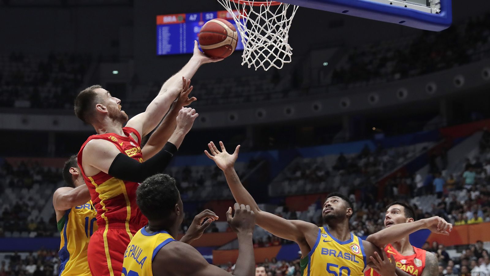 El taronja Víctor Claver ha anotat set punts i ha capturat cinc rebots