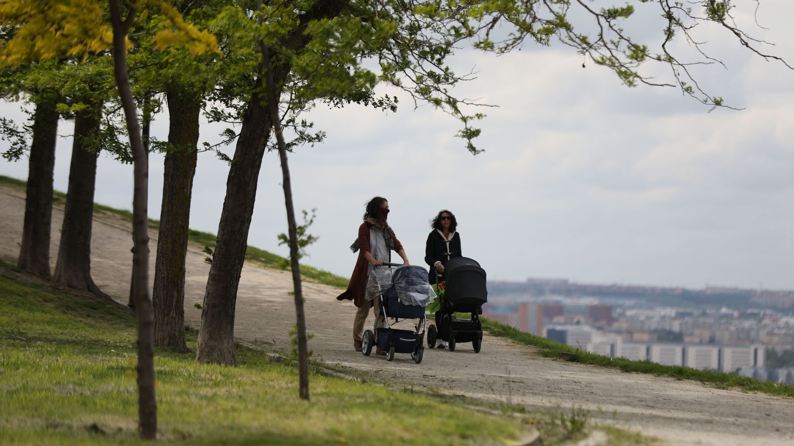 El govern limita la inscripció dels nadons acabats de nàixer als pares que tinguen unan relació biològica o per adopció