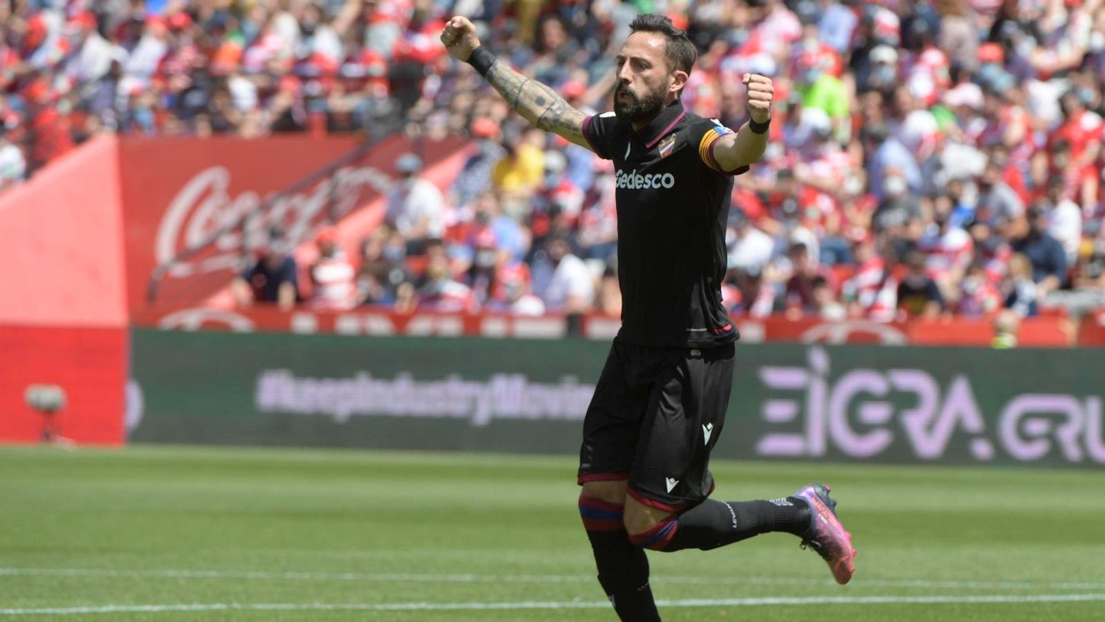 Morales celebra el gol