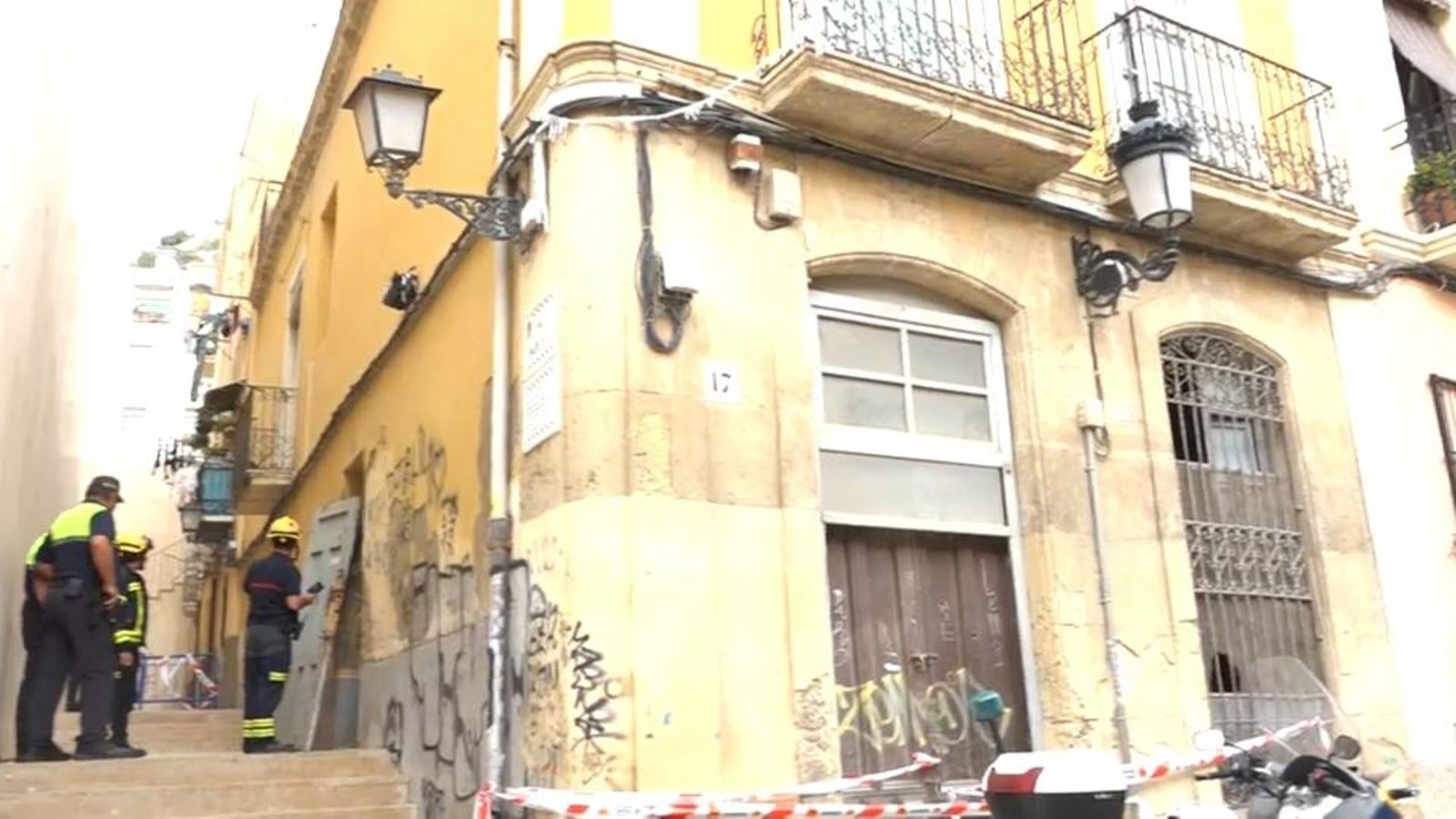 L’interior de l’immoble presenta perill per l’estat en el qual es troben el forjat i els barandats, però no l’estructura exterior de l’edifici